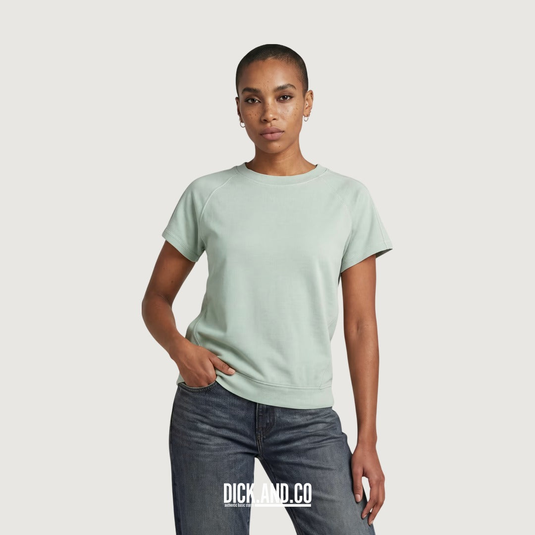 G-STAR Raglan t-shirt in Groen, gedragen door een model, vooraanzicht