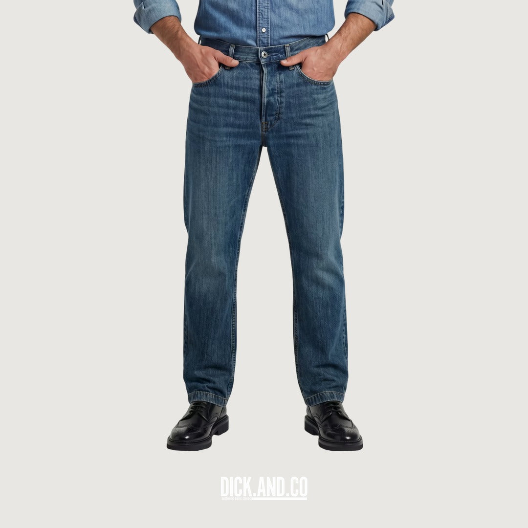 G-STAR Reno Relaxed Tapered Jeans in Blauw, gedragen door een model, vooraanzicht