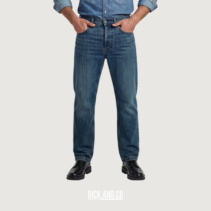 G-STAR Reno Relaxed Tapered Jeans in Blauw, gedragen door een model, vooraanzicht