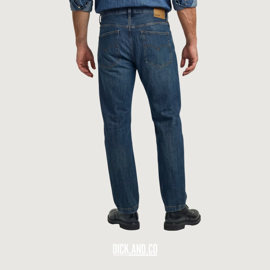 G-STAR Reno Relaxed Tapered Jeans in Blauw, gedragen door een model, achteraanzicht