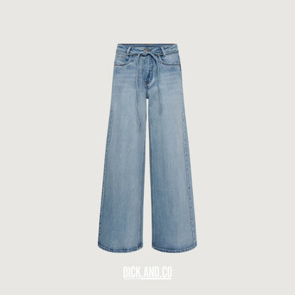 MY ESSENTIAL WARDROBE MWKaro Mid X-Wide Jeans in Light Blue Retro Wash (blauw), vrijstaand vooraanzicht