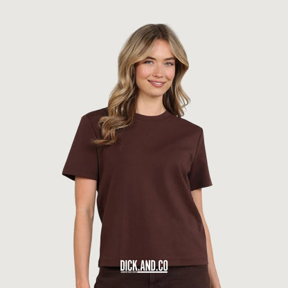 NUKUS Luna shirt in Bruin, gedragen door een model, vooraanzicht