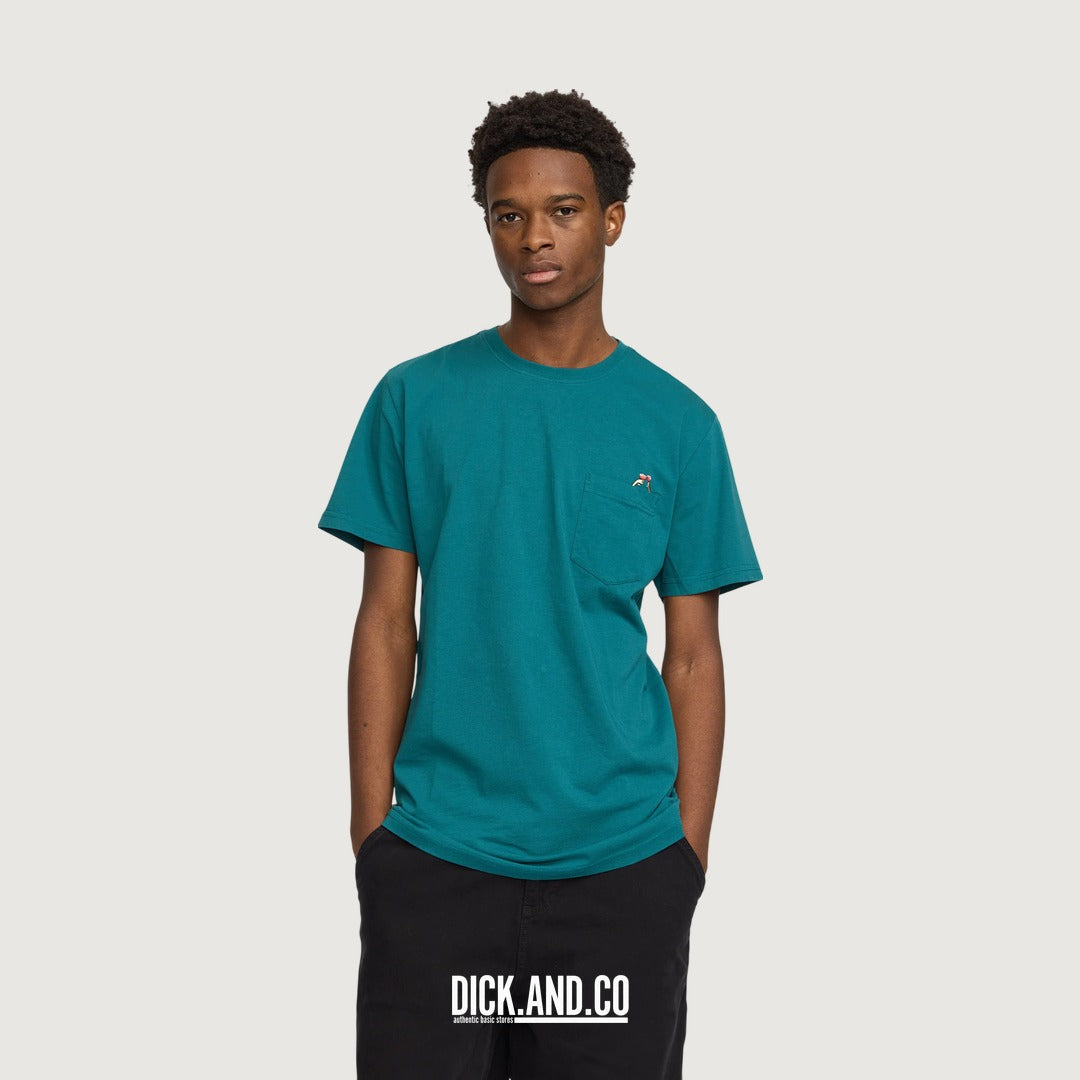 RVLT Printed t-shirt (CHE) in Zwart, gedragen door een model, vooraanzicht