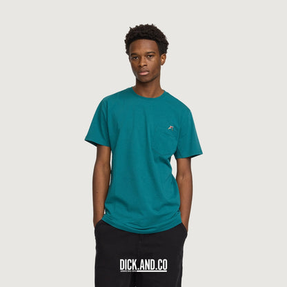 RVLT Printed t-shirt (CHE) in Zwart, gedragen door een model, vooraanzicht