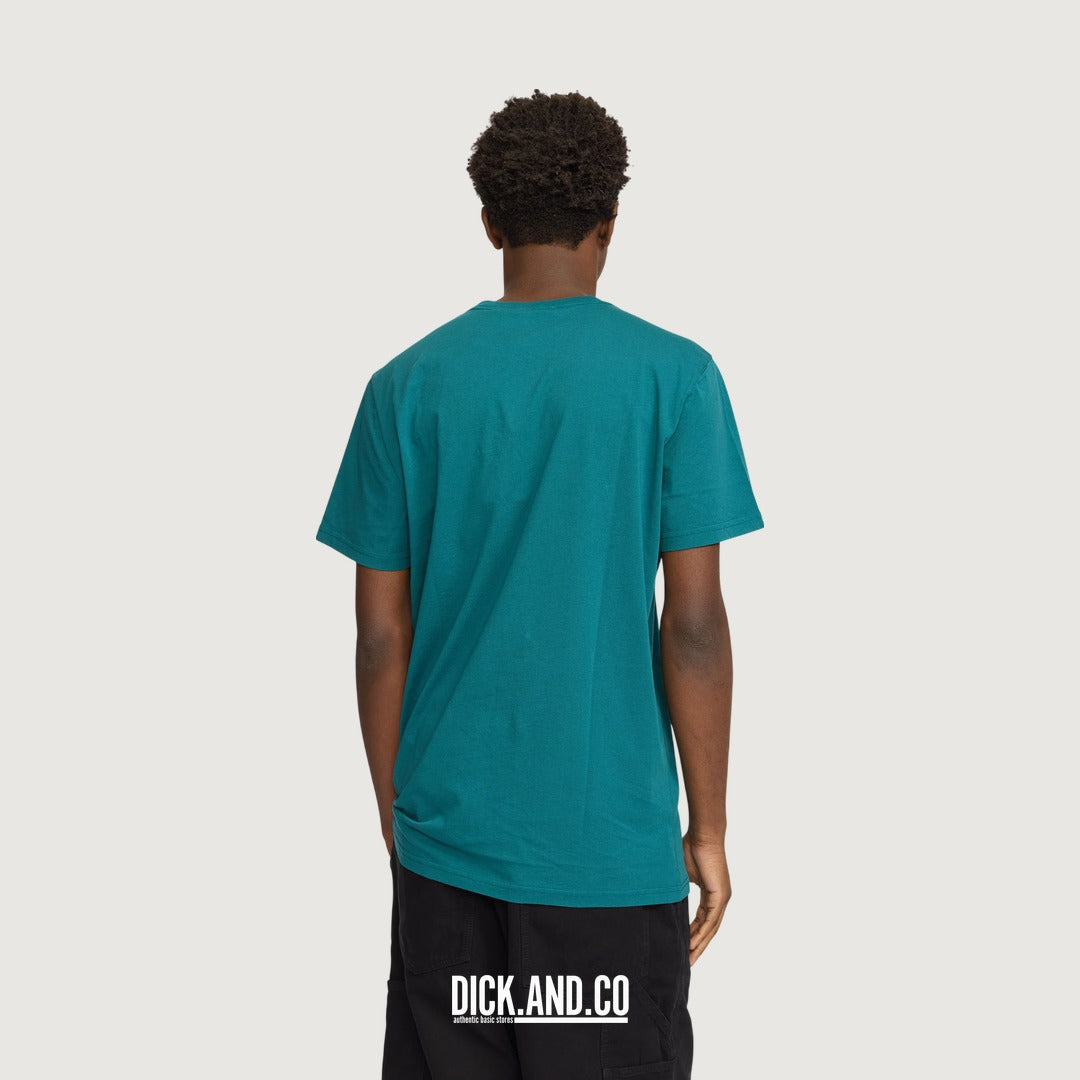 RVLT Printed t-shirt (CHE) in Zwart, gedragen door een model, achteraanzicht