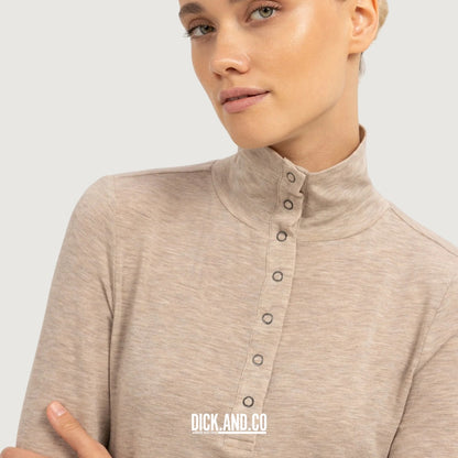 YAYA Aansluitende top met hoge hals en drukknopen in Beige, detailopname