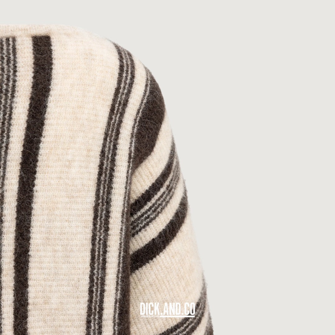 YAYA Gebreide trui met boothals en streeppatroon in Beige, detailopname
