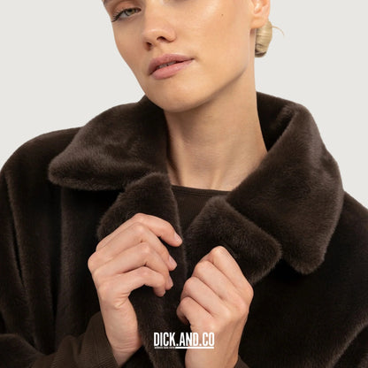 YAYA Oversized omkeerbare jas van imitatiebont in Bruin, detailopname