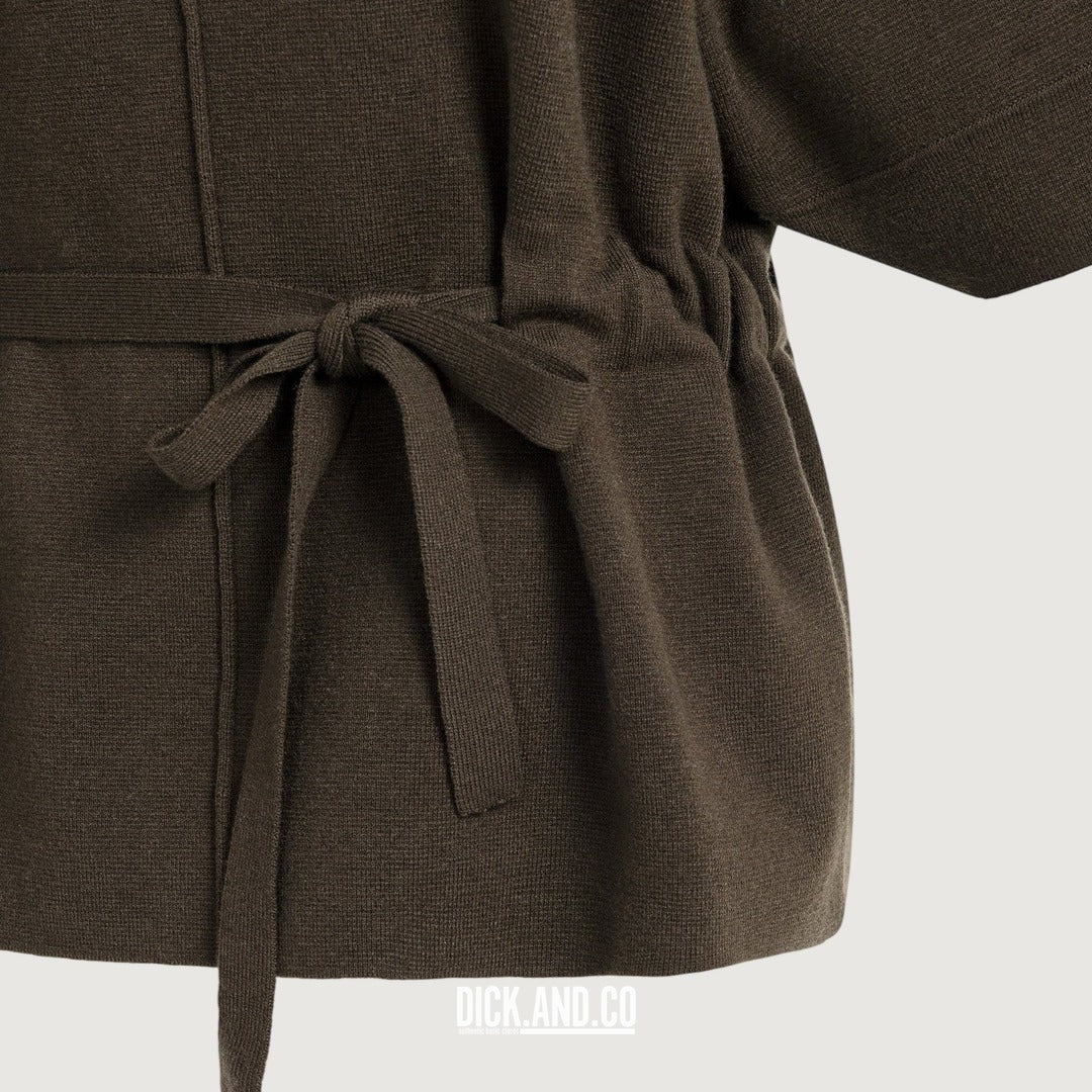 YAYA Sweater met hoge hals en strikceintuur in Bruin, detailopname