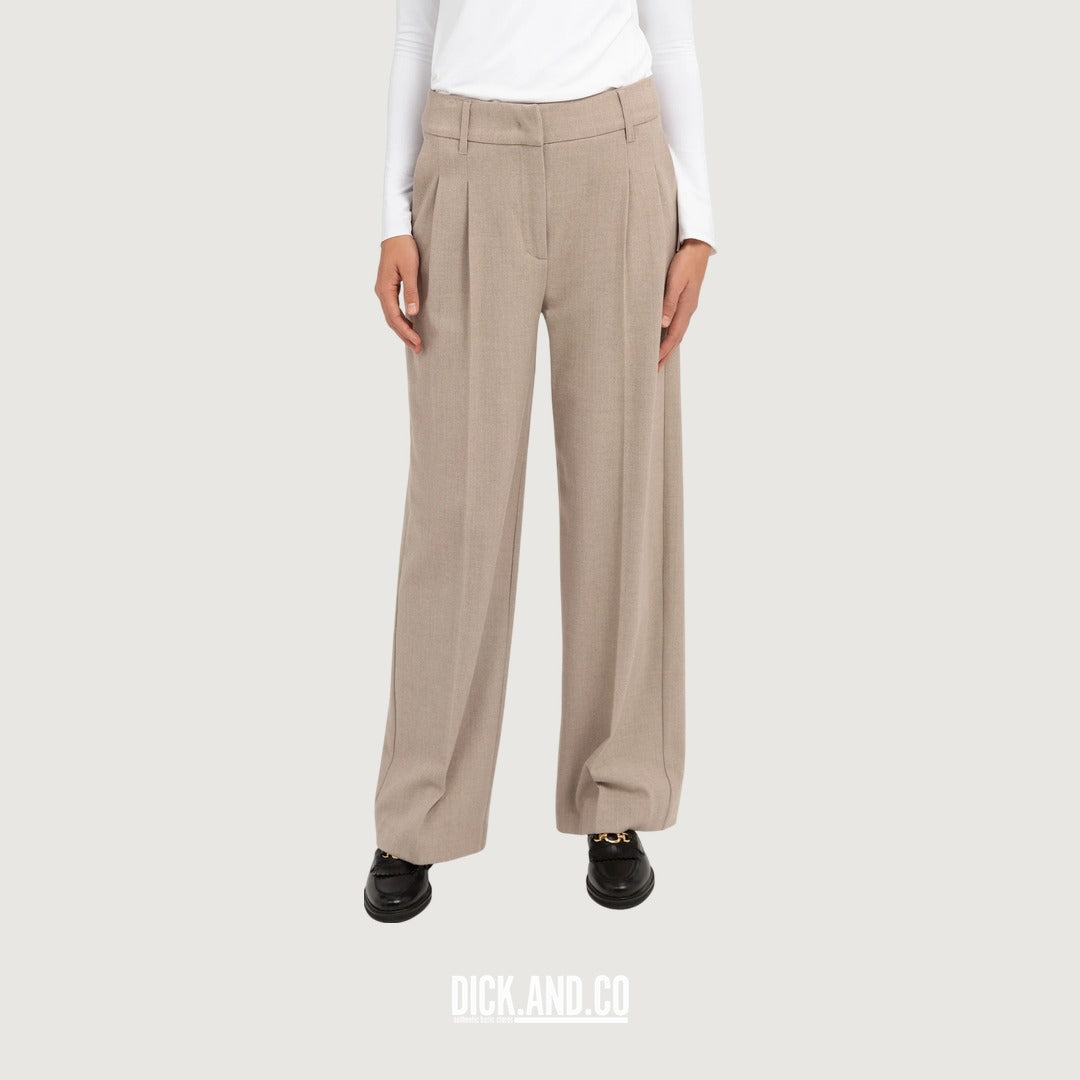 YAYA Zachte geweven pantalon met wijde pijpen in Beige, gedragen door een model, vooraanzicht