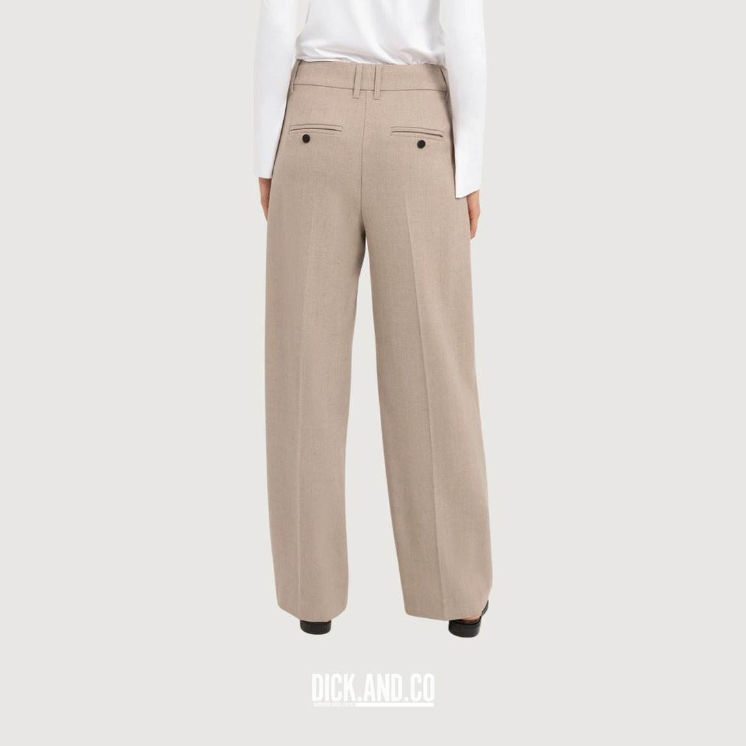 YAYA Zachte geweven pantalon met wijde pijpen in Beige, gedragen door een model, achteraanzicht